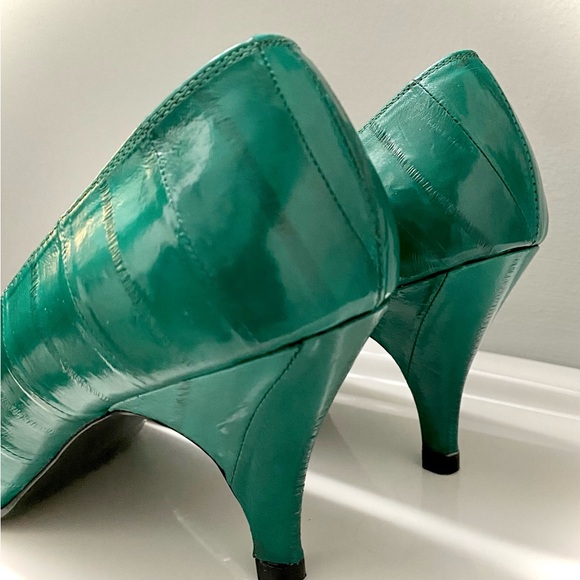 Elegant Emerald Green Women's Heels - Picture 5 of 11